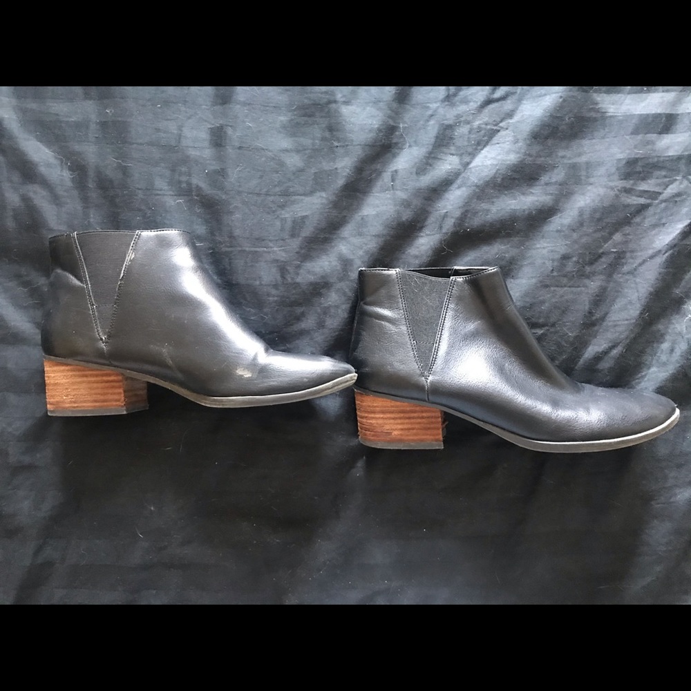 Black tumbler ankle boot
